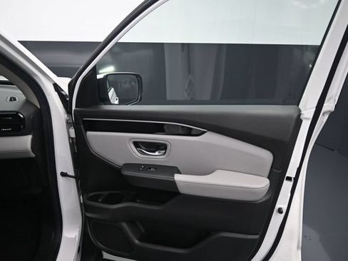 Used 2025 Honda Pilot Touring image 11