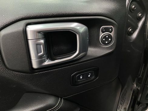 Used 2022 Jeep Gladiator Overland w/ Popular Equipment Package AWD/4WD image 30