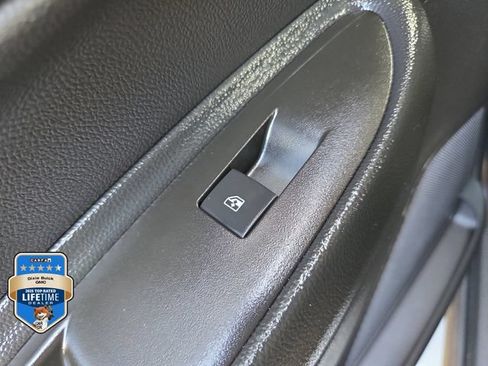 Certified 2022 Chevrolet Trax LT w/ LT Convenience Package FWD image 10