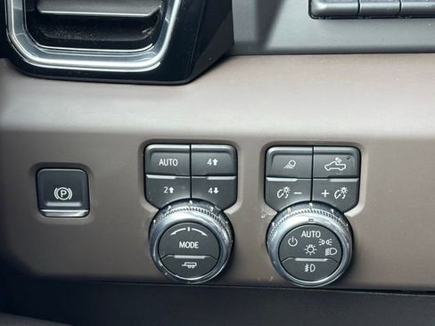 Used 2026 GMC Sierra 2500 Denali w/ Denali Reserve Package AWD/4WD image 32