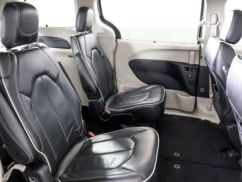 Used 2024 Chrysler Pacifica Limited FWD image 40