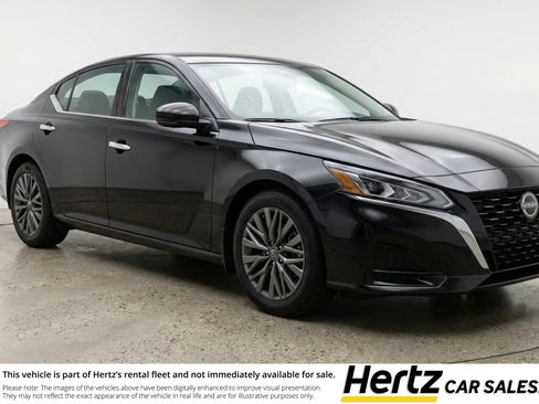 Used 2025 Nissan Altima 2.5 SV FWD image 1