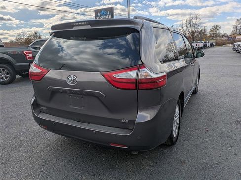 Used 2015 Toyota Sienna XLE w/ XLE Navigation Package image 6