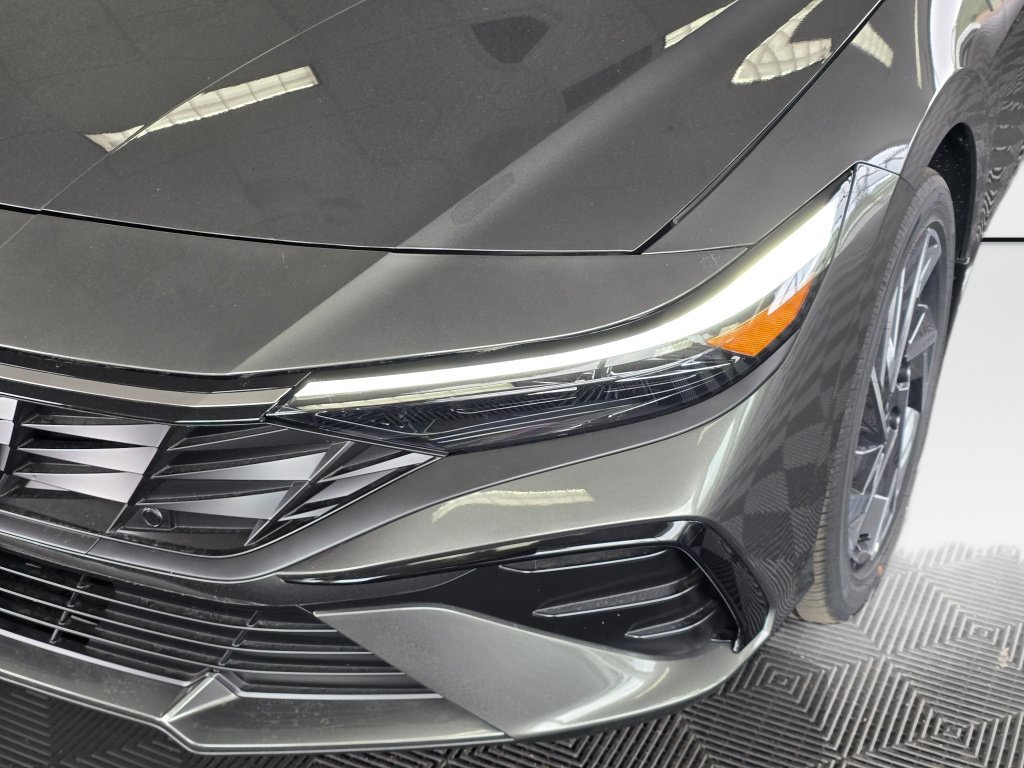 New 2026 Hyundai Elantra Limited FWD image 10