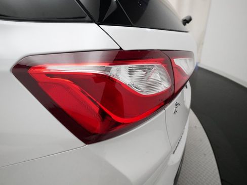 Used 2020 Chevrolet Equinox Premier image 32