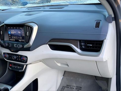 Used 2024 GMC Terrain Denali w/ Denali Premium Package image 18