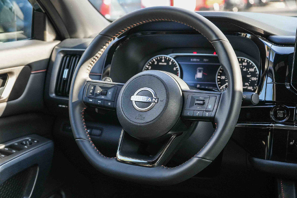Used 2025 Nissan Pathfinder Rock Creek AWD/4WD image 16