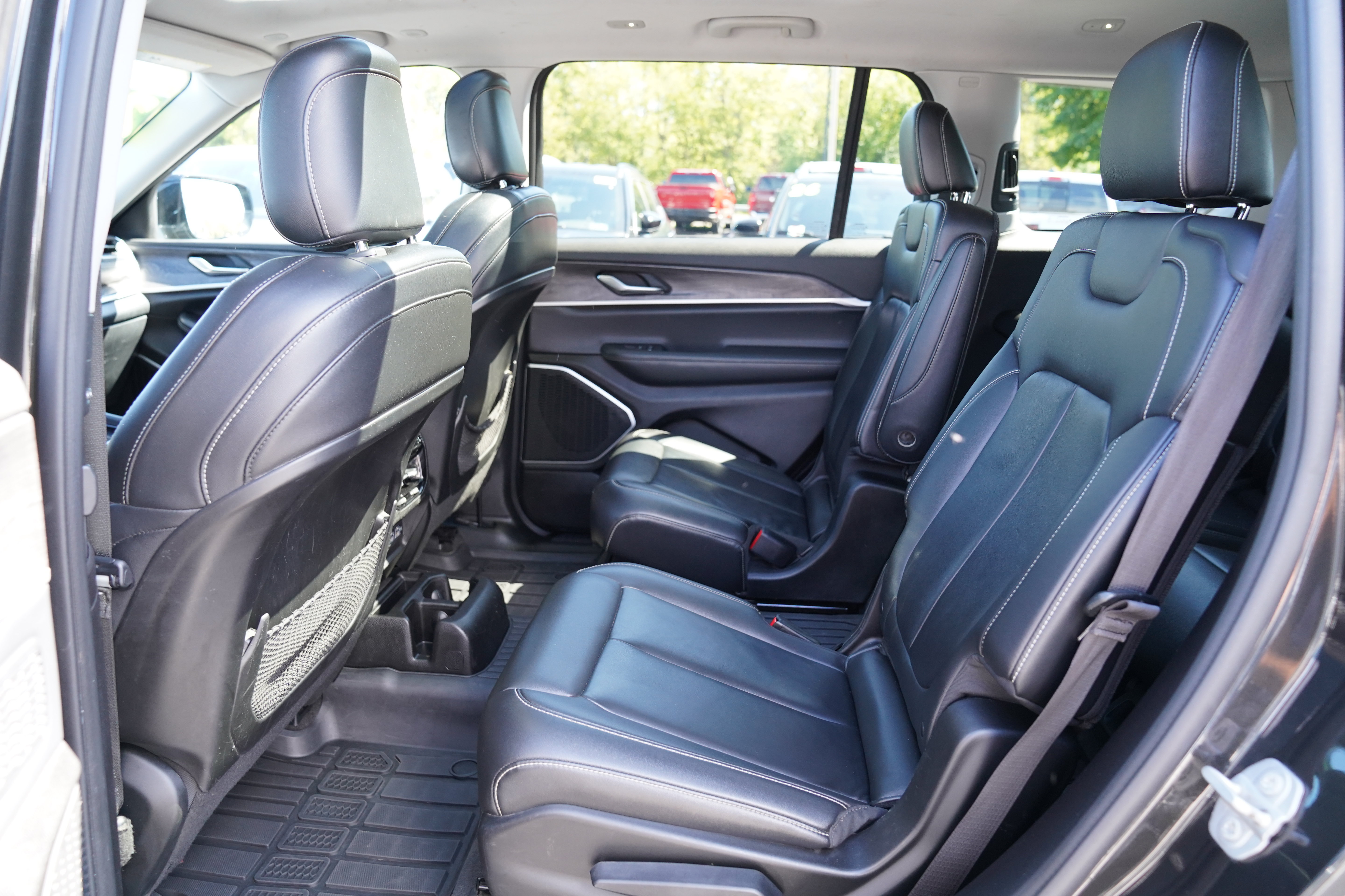 Used 2021 Jeep Grand Cherokee L Limited AWD/4WD image 5
