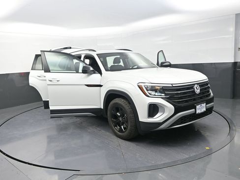 New 2026 Volkswagen Atlas Peak Edition image 29