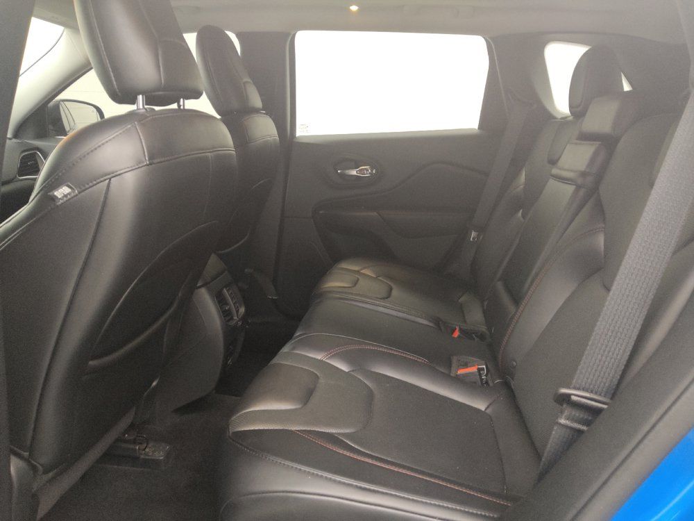 Used 2019 Jeep Cherokee Trailhawk AWD/4WD image 18