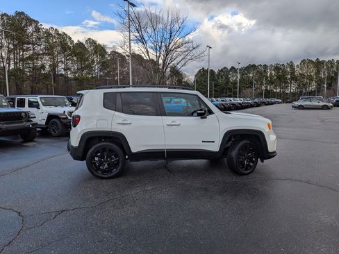 Certified 2022 Jeep Renegade Altitude w/ Convenience Group image 4