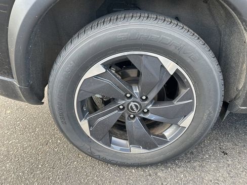 Used 2024 Nissan Rogue SV AWD/4WD image 27