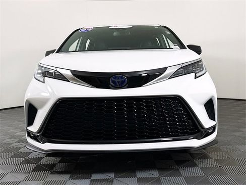 Used 2024 Toyota Sienna XSE image 2