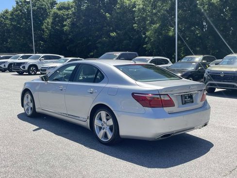 Used 2010 Lexus LS 460 w/ Comfort Pkg RWD image 4