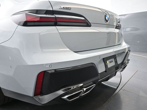 Used 2024 BMW 760i xDrive w/ Premium Package 2 image 9