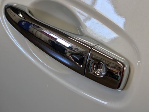 Used 2018 Nissan Rogue SV FWD image 23