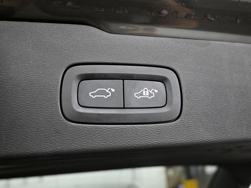 Used 2020 Volvo V60 T5 Cross Country image 33