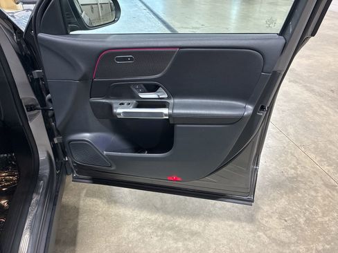 Used 2022 Mercedes-Benz GLB 250 4MATIC image 20