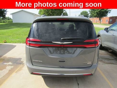 Used 2021 Chrysler Pacifica Limited w/ Premium & Safety Sphere Group AWD/4WD image 4