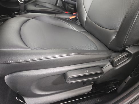 Used 2023 MINI Cooper 4-Door Hardtop FWD image 32