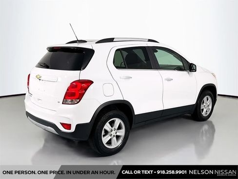 Used 2020 Chevrolet Trax LT w/ LT Convenience Package AWD/4WD image 5