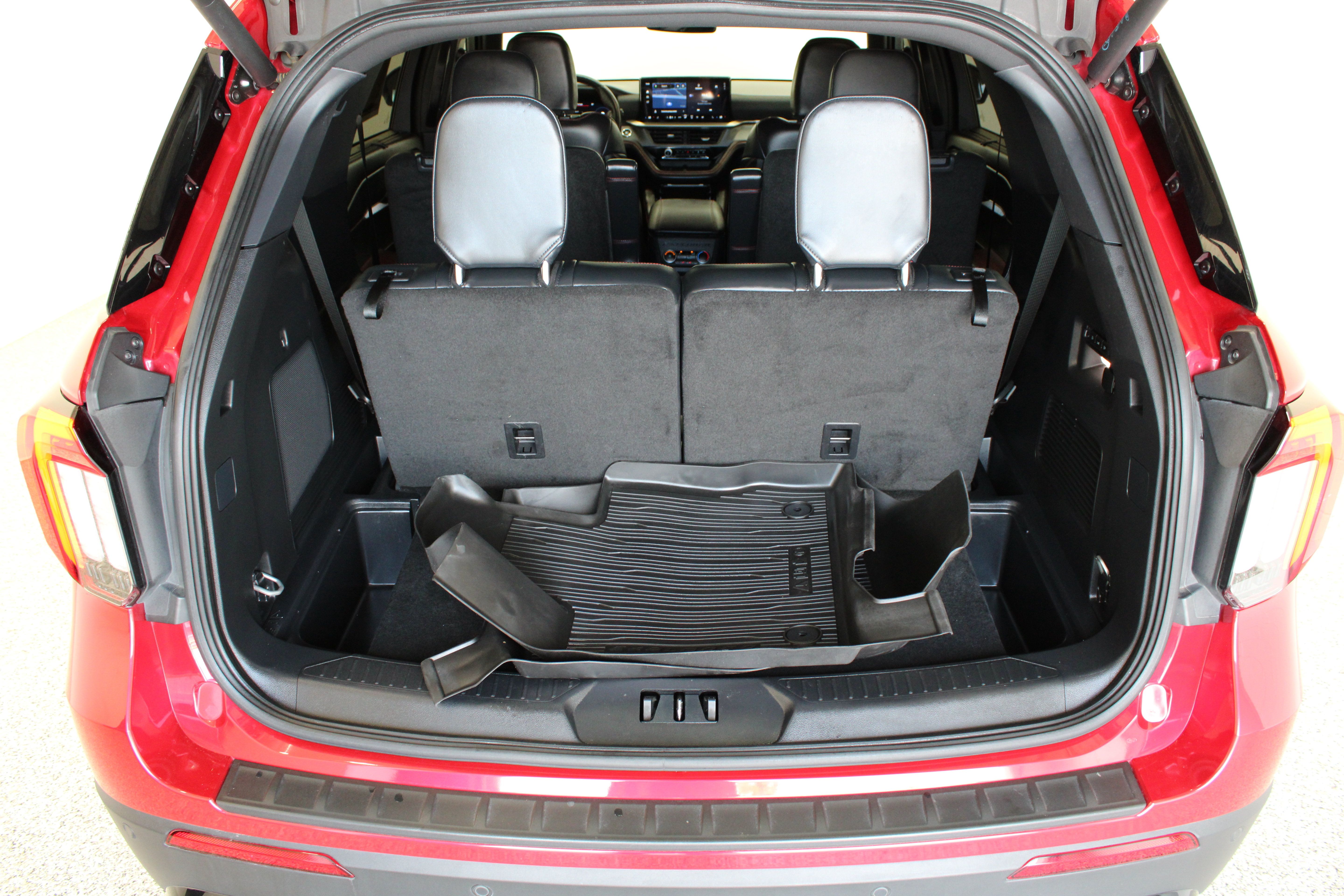 Used 2025 Ford Explorer ST-Line w/ Premium Package RWD image 33