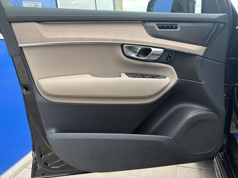 New 2026 Volvo XC90 T8 Ultra w/ Protection Package AWD/4WD image 18