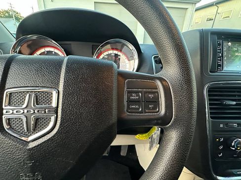 Used 2014 Dodge Grand Caravan SXT FWD image 38