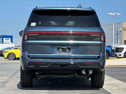 New 2027 Lincoln Navigator L Reserve w/ Jet Appearance Package