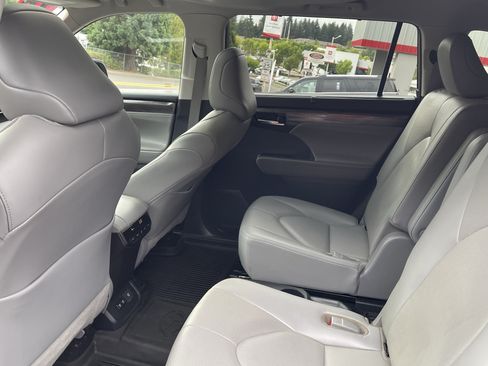 Certified 2020 Toyota Highlander Limited AWD/4WD image 13
