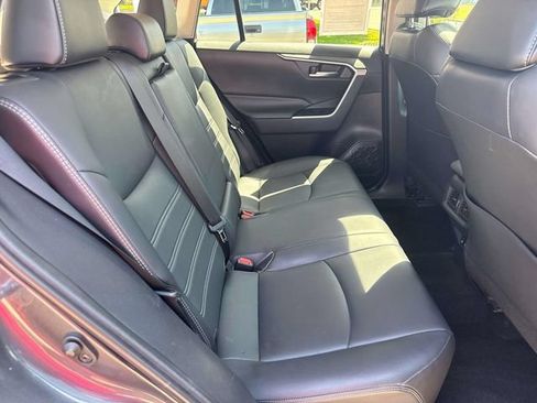 Used 2019 Toyota RAV4 XLE Premium FWD image 13