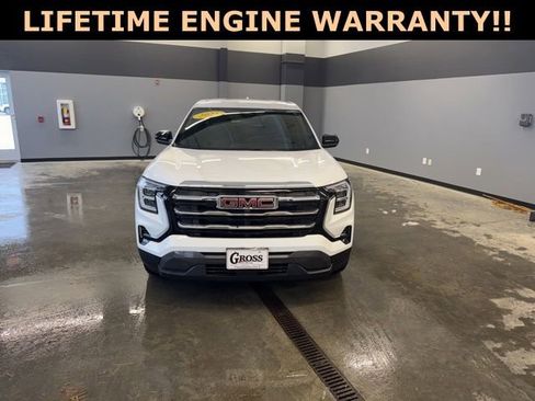 Used 2025 GMC Terrain Elevation image 3