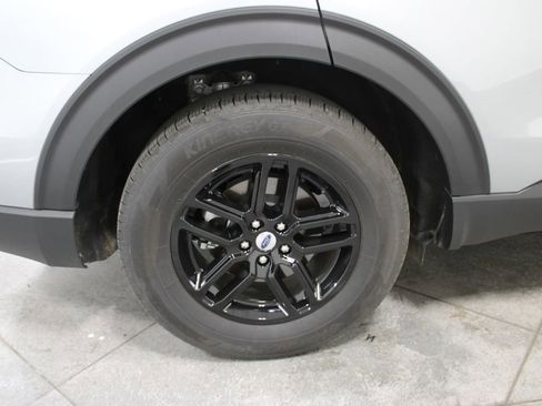 Used 2025 Ford Explorer Active image 41