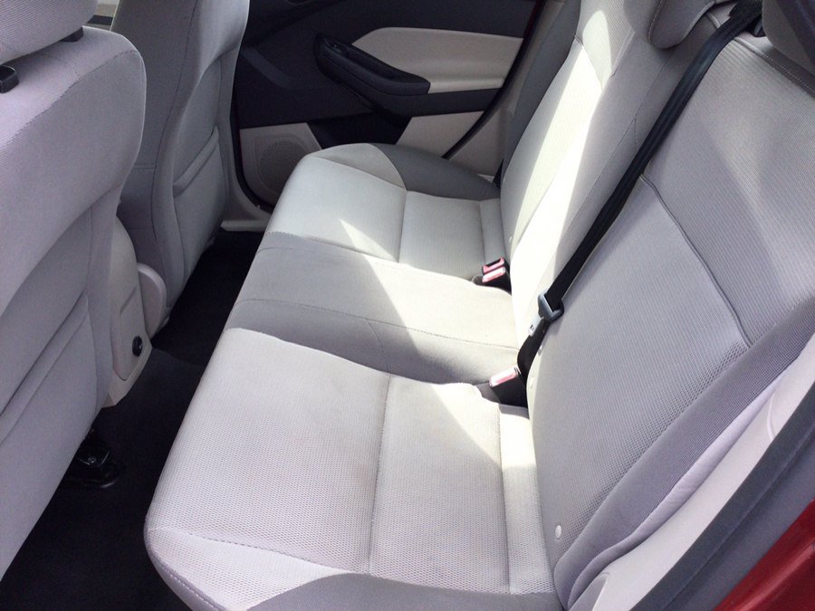 Used 2014 Ford Focus SE FWD image 19
