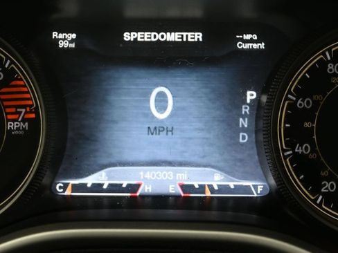 Used 2017 Jeep Cherokee Trailhawk AWD/4WD image 17