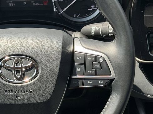 Certified 2025 Toyota Highlander LE FWD image 13