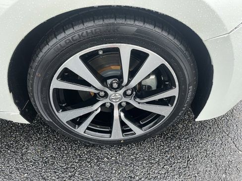 Used 2018 Nissan Maxima Platinum w/ Interior Lighting Package image 27