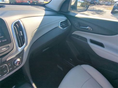 Used 2021 Chevrolet Equinox Premier image 18