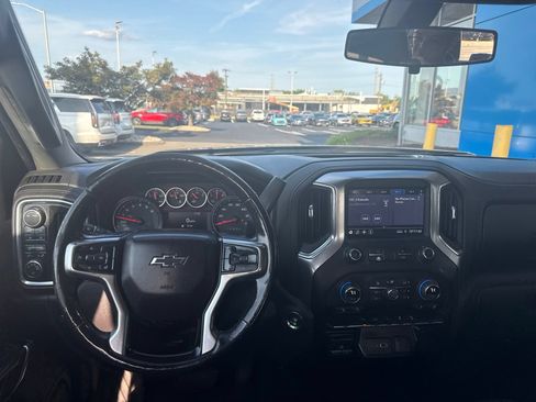Used 2020 Chevrolet Silverado 1500 LT Trail Boss w/ Convenience Package AWD/4WD image 2