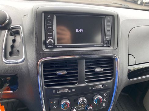 Used 2019 Dodge Grand Caravan SXT w/ Mopar Premium Addition Group image 16