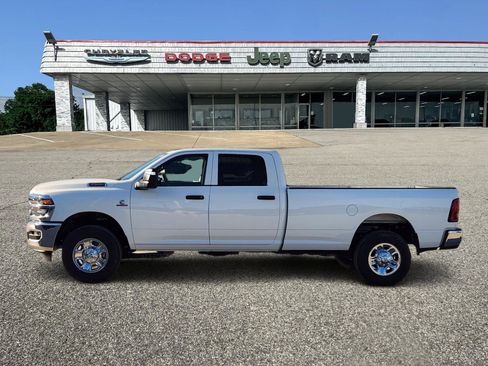 New 2026 RAM 2500 Tradesman w/ Chrome Appearance Group image 3
