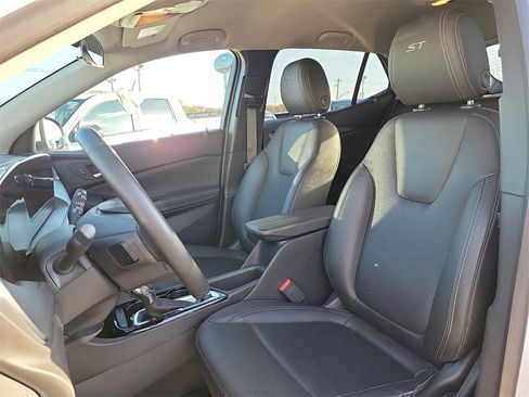 Used 2024 Buick Encore GX Sport Touring image 11
