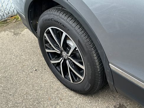 Used 2021 Volkswagen Tiguan SE image 13