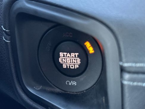 Used 2025 Jeep Wrangler Unlimited Rubicon image 22