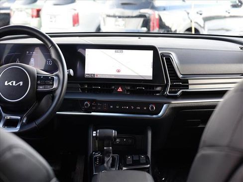 Used 2025 Kia Sportage EX image 11