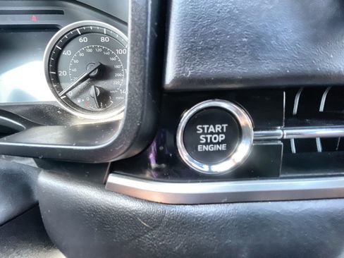 Used 2023 Mitsubishi Outlander SE image 17