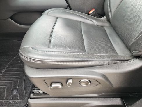 Used 2024 GMC Yukon XL Denali AWD/4WD image 24