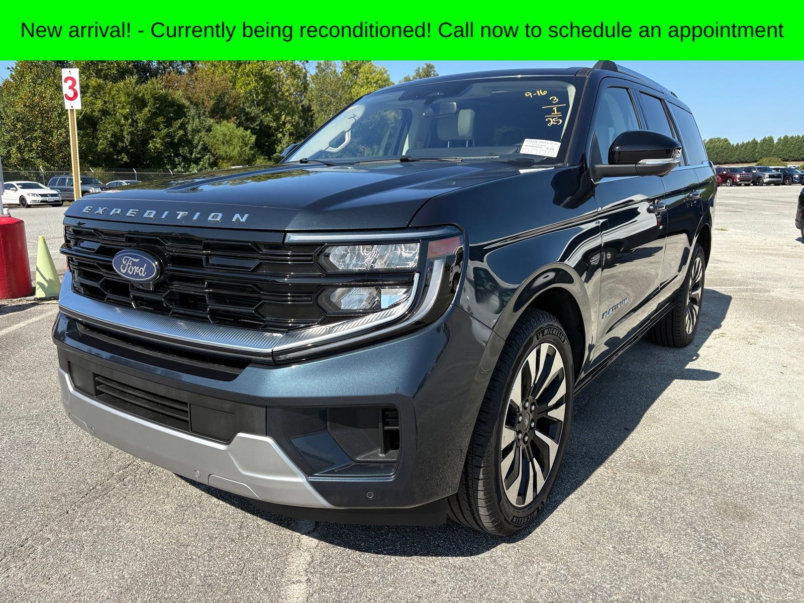 Used 2025 Ford Expedition Platinum w/ Driver's Package AWD/4WD image 14