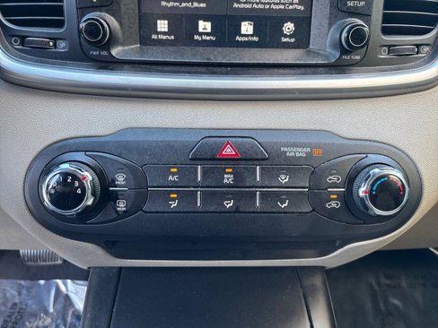 Used 2019 Kia Sorento LX image 20