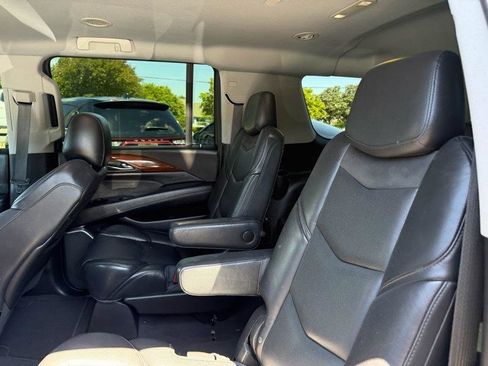 Used 2018 Cadillac Escalade ESV 2WD image 26